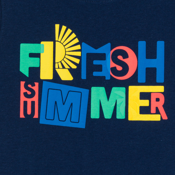 قميص داخلي أزرق داكن وعليه رسالة للأولاد